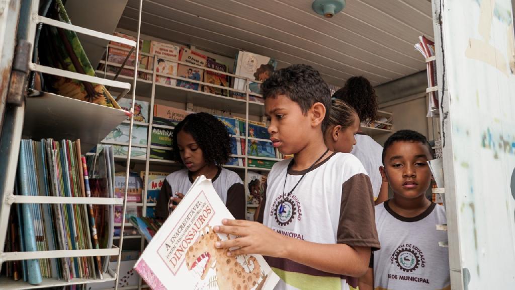 Niños de la zona rural paulista reciben proyecto Lectura en la Esquina – Ayuntamiento Paulista